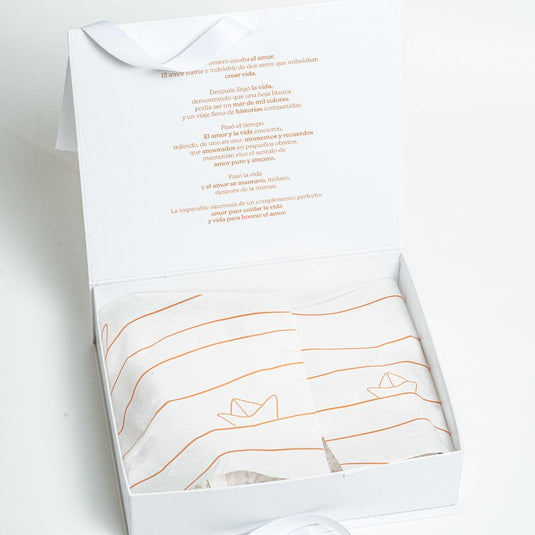 Chaquetón infantil impermeable con capucha y estampado de lluvia