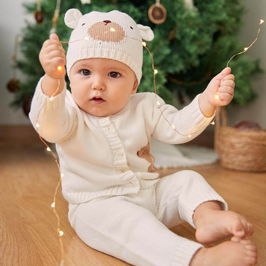 Conjunto infantil de algodón orgánico con estampado de rayas en tonos neutros