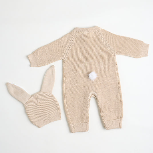 Detalle de la parte inferior del enterizo acanalado arena