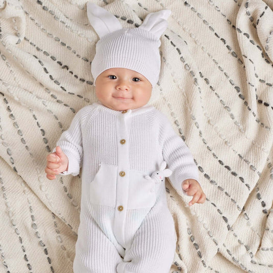 Enterizo acanalado blanco para bebé con detalles en punto fino