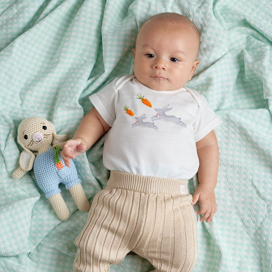 Body para bebé con estampado de conejitos en tonos pastel