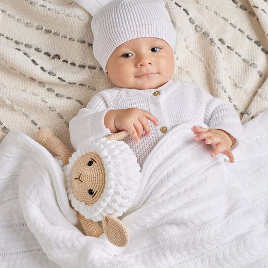 Enterizo acanalado blanco para bebé con botones en el hombro