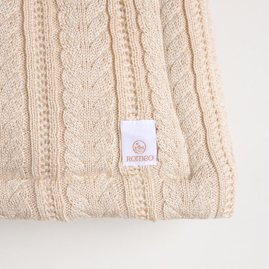 Vista completa de la manta ovejera para bebé en color arena neutro