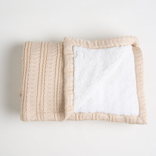 Detalle del tejido de la manta ovejera mostrando su textura esponjosa