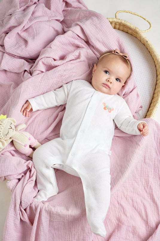 Pijama infantil con estampado de mariposas en tonos morados