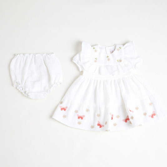 Detalle de los bordados y texturas del vestido cristal