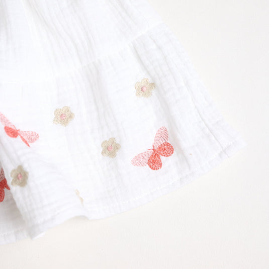 Vista lateral de vestido cristal mostrando su volumen