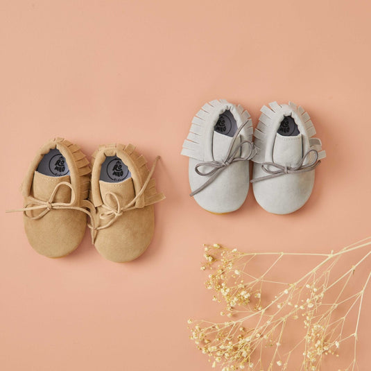 Zapatos infantiles Romeo en piel suave con diseño clásico y detalles en contraste