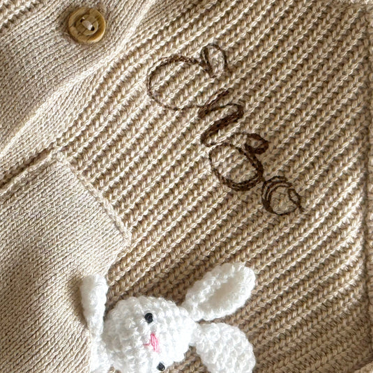 Enterizo para bebé personalizado con bordado de nombre en el pecho