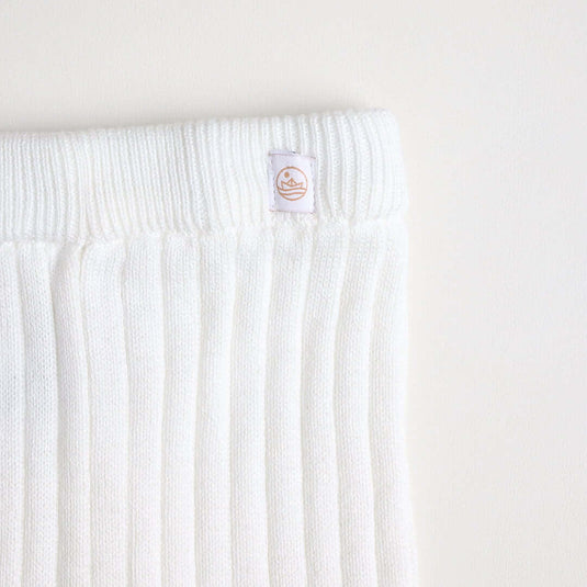 Leggings blancos de bebé con textura acanalada y suave