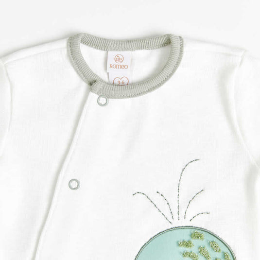 Detalle de calidad y costuras en pijama de ballena