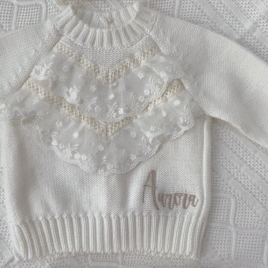 Disfraz romano personalizado para niño con bordado de nombre en la túnica.