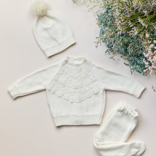 Conjunto infantil estilo romano con túnica blanca y detalles dorados.