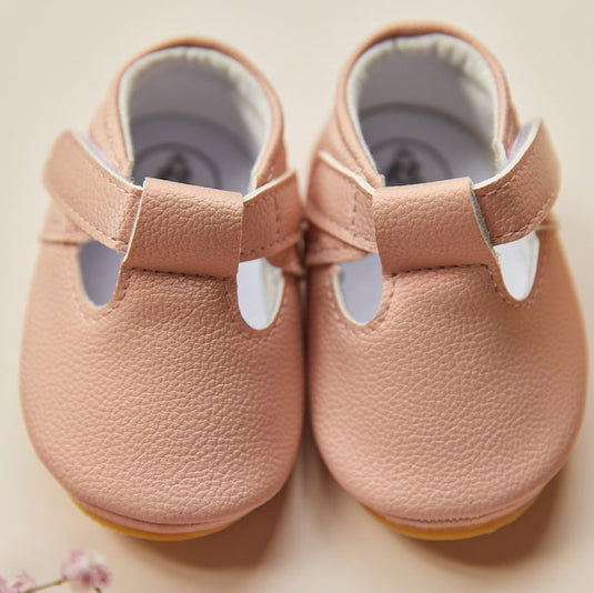 Traje de bautizo para bebé en color blanco con detalles bordados